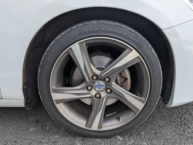 Ｖ６０ Ｔ４　Ｒデザイン　黒革／純正ナビ／地デジ／バックカメラ／クルーズコントロール／シートヒーター／パワーシート／ルーフレール／純正１８インチＡＷ／スマートキー／電動格納ミラー／（23枚目）