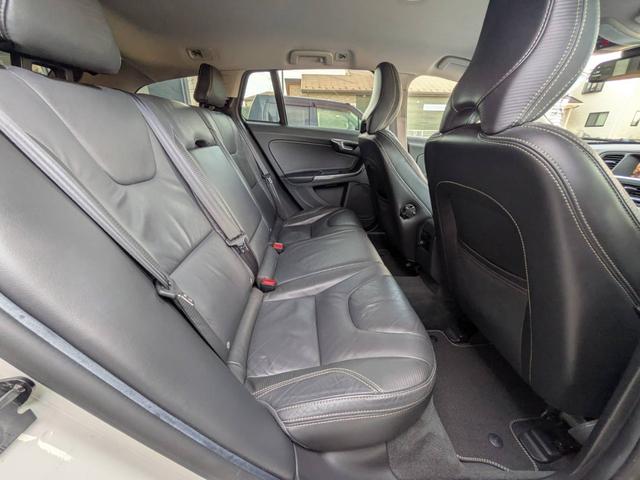 Ｖ６０ Ｔ４　Ｒデザイン　黒革／純正ナビ／地デジ／バックカメラ／クルーズコントロール／シートヒーター／パワーシート／ルーフレール／純正１８インチＡＷ／スマートキー／電動格納ミラー／（31枚目）