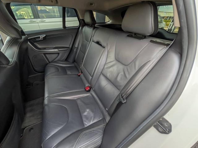 Ｖ６０ Ｔ４　Ｒデザイン　黒革／純正ナビ／地デジ／バックカメラ／クルーズコントロール／シートヒーター／パワーシート／ルーフレール／純正１８インチＡＷ／スマートキー／電動格納ミラー／（34枚目）