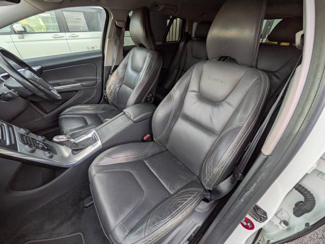 Ｖ６０ Ｔ４　Ｒデザイン　黒革／純正ナビ／地デジ／バックカメラ／クルーズコントロール／シートヒーター／パワーシート／ルーフレール／純正１８インチＡＷ／スマートキー／電動格納ミラー／（37枚目）