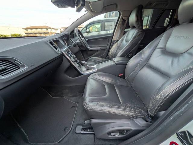 Ｖ６０ Ｔ４　Ｒデザイン　黒革／純正ナビ／地デジ／バックカメラ／クルーズコントロール／シートヒーター／パワーシート／ルーフレール／純正１８インチＡＷ／スマートキー／電動格納ミラー／（38枚目）