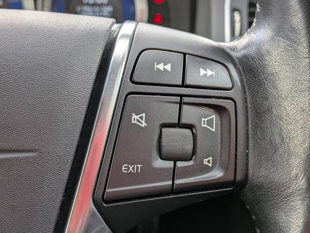 Ｖ６０ Ｔ４　Ｒデザイン　黒革／純正ナビ／地デジ／バックカメラ／クルーズコントロール／シートヒーター／パワーシート／ルーフレール／純正１８インチＡＷ／スマートキー／電動格納ミラー／（43枚目）