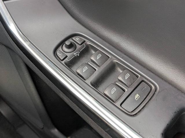 Ｖ６０ Ｔ４　Ｒデザイン　黒革／純正ナビ／地デジ／バックカメラ／クルーズコントロール／シートヒーター／パワーシート／ルーフレール／純正１８インチＡＷ／スマートキー／電動格納ミラー／（46枚目）