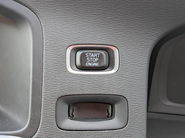 Ｖ６０ Ｔ４　Ｒデザイン　黒革／純正ナビ／地デジ／バックカメラ／クルーズコントロール／シートヒーター／パワーシート／ルーフレール／純正１８インチＡＷ／スマートキー／電動格納ミラー／（50枚目）