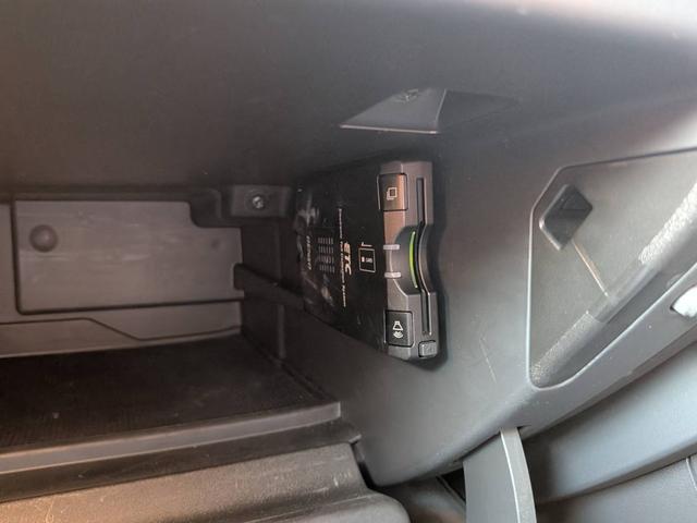 Ｖ６０ Ｔ４　Ｒデザイン　黒革／純正ナビ／地デジ／バックカメラ／クルーズコントロール／シートヒーター／パワーシート／ルーフレール／純正１８インチＡＷ／スマートキー／電動格納ミラー／（57枚目）