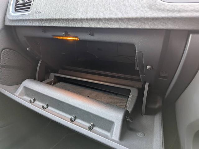 Ｖ６０ Ｔ４　Ｒデザイン　黒革／純正ナビ／地デジ／バックカメラ／クルーズコントロール／シートヒーター／パワーシート／ルーフレール／純正１８インチＡＷ／スマートキー／電動格納ミラー／（58枚目）