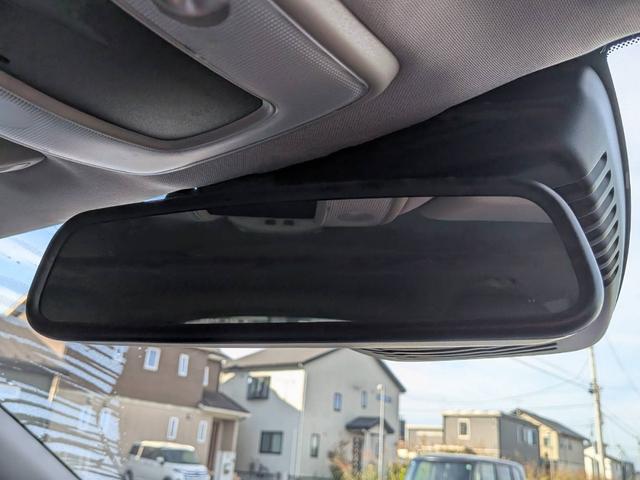 Ｖ６０ Ｔ４　Ｒデザイン　黒革／純正ナビ／地デジ／バックカメラ／クルーズコントロール／シートヒーター／パワーシート／ルーフレール／純正１８インチＡＷ／スマートキー／電動格納ミラー／（60枚目）