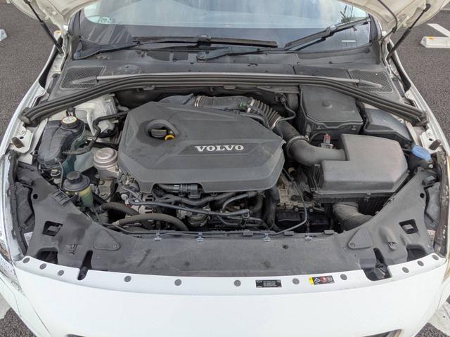 Ｖ６０ Ｔ４　Ｒデザイン　黒革／純正ナビ／地デジ／バックカメラ／クルーズコントロール／シートヒーター／パワーシート／ルーフレール／純正１８インチＡＷ／スマートキー／電動格納ミラー／（62枚目）