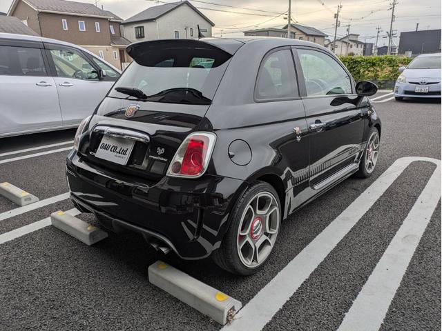 アバルト５９５ コンペティツィオーネ　社外ナビ／地デジ／半革シート／純正１７インチアルミホイール／ヘッドライトＨＩＤ／オートエアコン／キーレス／（12枚目）