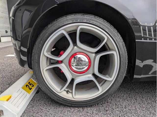 アバルト５９５ コンペティツィオーネ　社外ナビ／地デジ／半革シート／純正１７インチアルミホイール／ヘッドライトＨＩＤ／オートエアコン／キーレス／（24枚目）