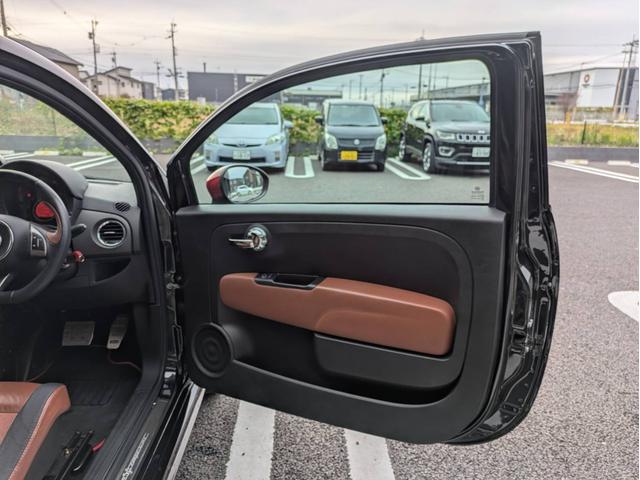 アバルト５９５ コンペティツィオーネ　社外ナビ／地デジ／半革シート／純正１７インチアルミホイール／ヘッドライトＨＩＤ／オートエアコン／キーレス／（27枚目）