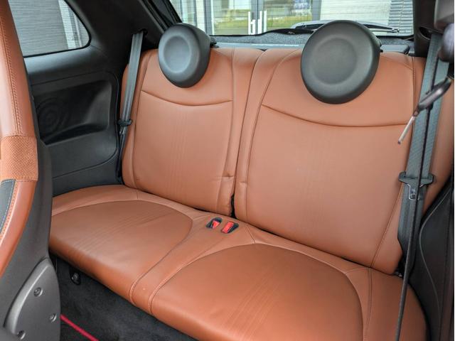 アバルト５９５ コンペティツィオーネ　社外ナビ／地デジ／半革シート／純正１７インチアルミホイール／ヘッドライトＨＩＤ／オートエアコン／キーレス／（32枚目）