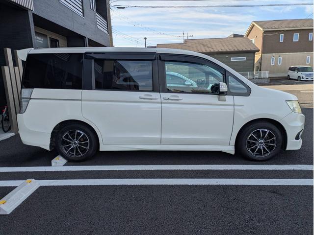 ステップワゴンスパーダ Ｚ　社外ナビ／バックカメラ／両側電動スライドドア／社外アルミホイール／ヘッドライトＨＩＤ／オートエアコン／キーレス／（11枚目）
