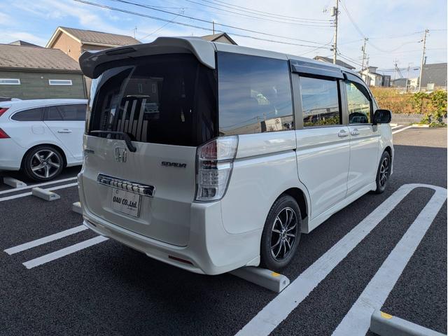 ステップワゴンスパーダ Ｚ　社外ナビ／バックカメラ／両側電動スライドドア／社外アルミホイール／ヘッドライトＨＩＤ／オートエアコン／キーレス／（12枚目）
