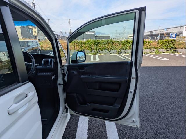 ステップワゴンスパーダ Ｚ　社外ナビ／バックカメラ／両側電動スライドドア／社外アルミホイール／ヘッドライトＨＩＤ／オートエアコン／キーレス／（27枚目）