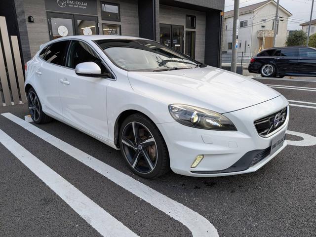 Ｖ４０ Ｔ５　Ｒデザイン　黒革／純正ナビ／バックカメラ／クルーズコントロール／パドルシフト／パワーシート／シートヒーター／クリアランスソナー／アイドリングストップ／純正１８インチＡＷ／スマートキー／電動格納ミラー／（10枚目）