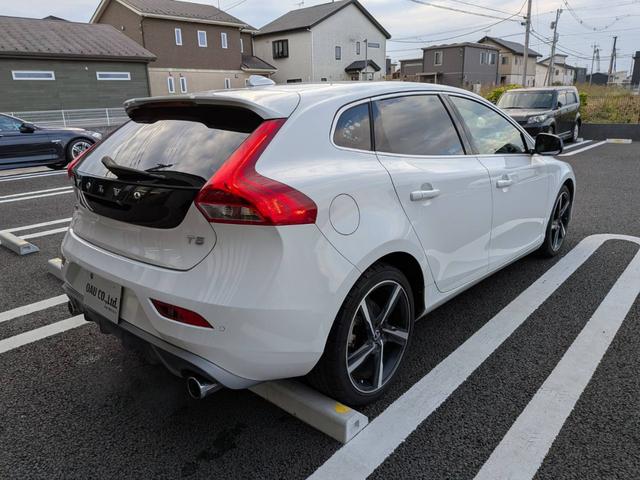 Ｖ４０ Ｔ５　Ｒデザイン　黒革／純正ナビ／バックカメラ／クルーズコントロール／パドルシフト／パワーシート／シートヒーター／クリアランスソナー／アイドリングストップ／純正１８インチＡＷ／スマートキー／電動格納ミラー／（12枚目）