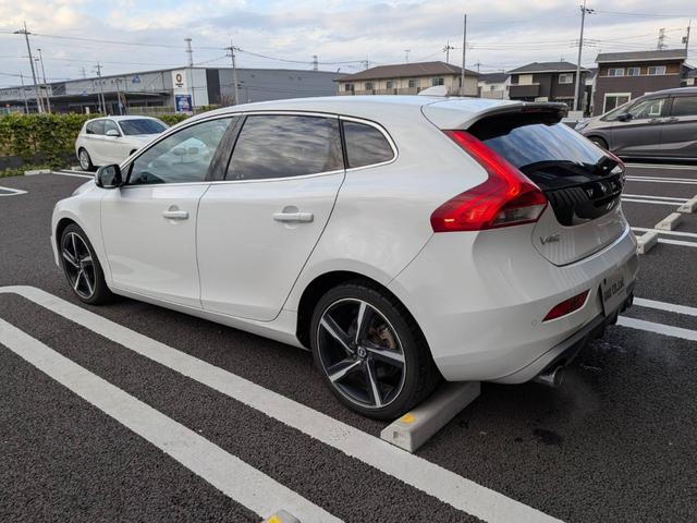 Ｖ４０ Ｔ５　Ｒデザイン　黒革／純正ナビ／バックカメラ／クルーズコントロール／パドルシフト／パワーシート／シートヒーター／クリアランスソナー／アイドリングストップ／純正１８インチＡＷ／スマートキー／電動格納ミラー／（14枚目）