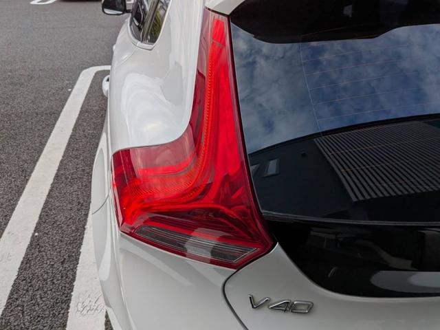 Ｖ４０ Ｔ５　Ｒデザイン　黒革／純正ナビ／バックカメラ／クルーズコントロール／パドルシフト／パワーシート／シートヒーター／クリアランスソナー／アイドリングストップ／純正１８インチＡＷ／スマートキー／電動格納ミラー／（20枚目）