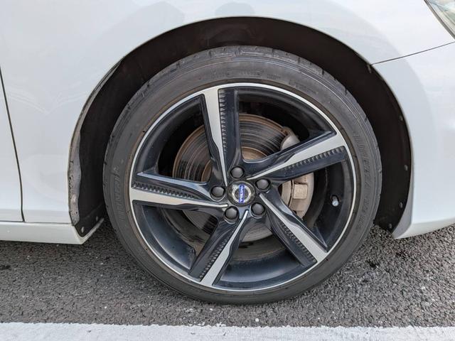 Ｖ４０ Ｔ５　Ｒデザイン　黒革／純正ナビ／バックカメラ／クルーズコントロール／パドルシフト／パワーシート／シートヒーター／クリアランスソナー／アイドリングストップ／純正１８インチＡＷ／スマートキー／電動格納ミラー／（23枚目）