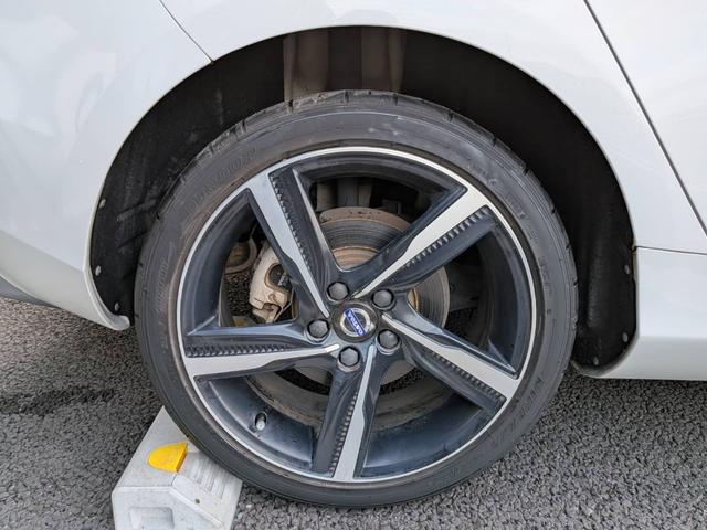 Ｖ４０ Ｔ５　Ｒデザイン　黒革／純正ナビ／バックカメラ／クルーズコントロール／パドルシフト／パワーシート／シートヒーター／クリアランスソナー／アイドリングストップ／純正１８インチＡＷ／スマートキー／電動格納ミラー／（24枚目）