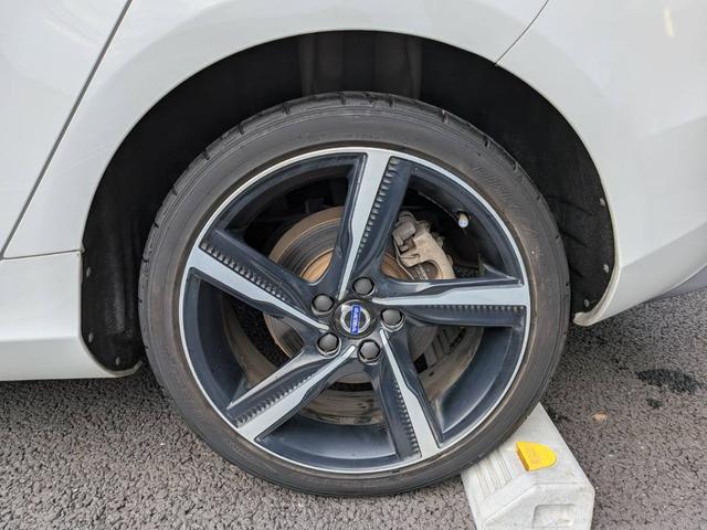 Ｖ４０ Ｔ５　Ｒデザイン　黒革／純正ナビ／バックカメラ／クルーズコントロール／パドルシフト／パワーシート／シートヒーター／クリアランスソナー／アイドリングストップ／純正１８インチＡＷ／スマートキー／電動格納ミラー／（25枚目）