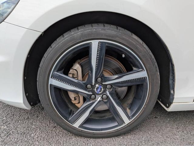 Ｖ４０ Ｔ５　Ｒデザイン　黒革／純正ナビ／バックカメラ／クルーズコントロール／パドルシフト／パワーシート／シートヒーター／クリアランスソナー／アイドリングストップ／純正１８インチＡＷ／スマートキー／電動格納ミラー／（26枚目）