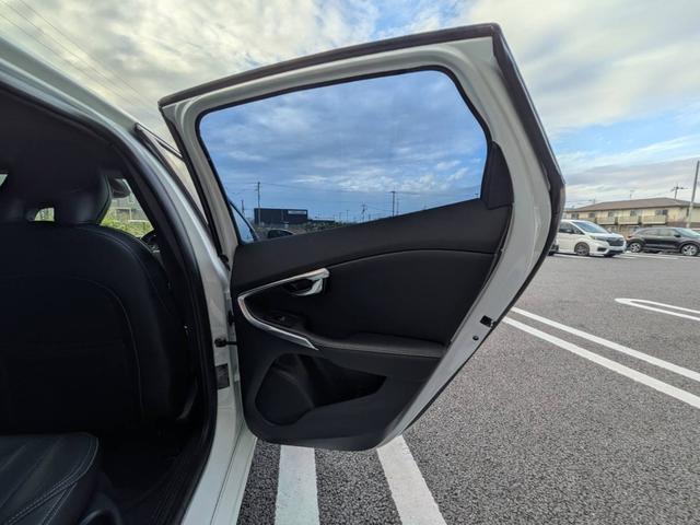 Ｖ４０ Ｔ５　Ｒデザイン　黒革／純正ナビ／バックカメラ／クルーズコントロール／パドルシフト／パワーシート／シートヒーター／クリアランスソナー／アイドリングストップ／純正１８インチＡＷ／スマートキー／電動格納ミラー／（30枚目）