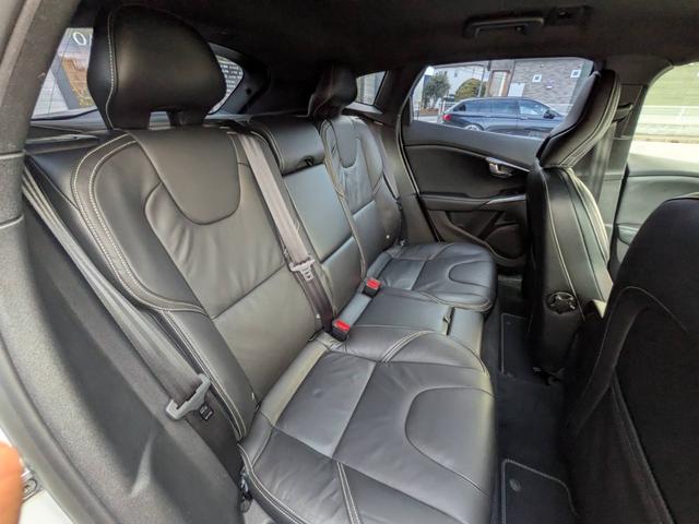 Ｖ４０ Ｔ５　Ｒデザイン　黒革／純正ナビ／バックカメラ／クルーズコントロール／パドルシフト／パワーシート／シートヒーター／クリアランスソナー／アイドリングストップ／純正１８インチＡＷ／スマートキー／電動格納ミラー／（31枚目）