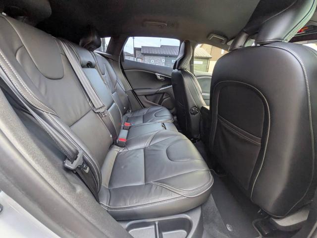 Ｖ４０ Ｔ５　Ｒデザイン　黒革／純正ナビ／バックカメラ／クルーズコントロール／パドルシフト／パワーシート／シートヒーター／クリアランスソナー／アイドリングストップ／純正１８インチＡＷ／スマートキー／電動格納ミラー／（32枚目）