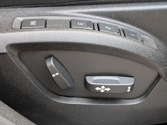 Ｖ４０ Ｔ５　Ｒデザイン　黒革／純正ナビ／バックカメラ／クルーズコントロール／パドルシフト／パワーシート／シートヒーター／クリアランスソナー／アイドリングストップ／純正１８インチＡＷ／スマートキー／電動格納ミラー／（42枚目）