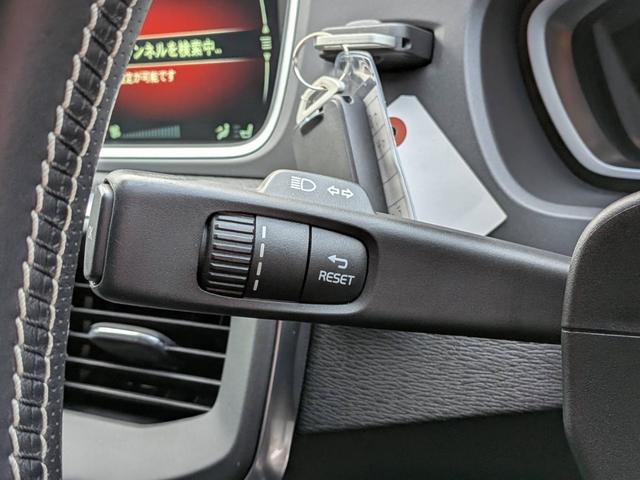 Ｖ４０ Ｔ５　Ｒデザイン　黒革／純正ナビ／バックカメラ／クルーズコントロール／パドルシフト／パワーシート／シートヒーター／クリアランスソナー／アイドリングストップ／純正１８インチＡＷ／スマートキー／電動格納ミラー／（45枚目）