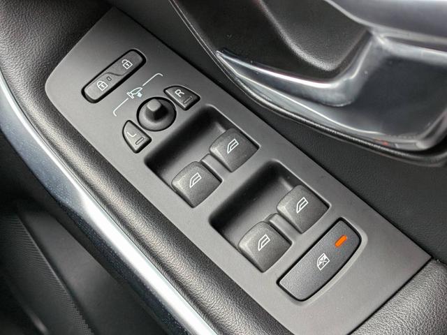 Ｖ４０ Ｔ５　Ｒデザイン　黒革／純正ナビ／バックカメラ／クルーズコントロール／パドルシフト／パワーシート／シートヒーター／クリアランスソナー／アイドリングストップ／純正１８インチＡＷ／スマートキー／電動格納ミラー／（47枚目）