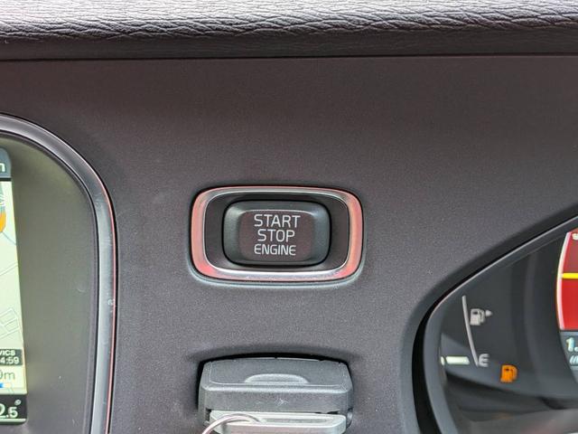 Ｖ４０ Ｔ５　Ｒデザイン　黒革／純正ナビ／バックカメラ／クルーズコントロール／パドルシフト／パワーシート／シートヒーター／クリアランスソナー／アイドリングストップ／純正１８インチＡＷ／スマートキー／電動格納ミラー／（51枚目）