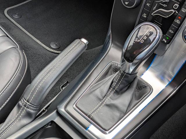 Ｖ４０ Ｔ５　Ｒデザイン　黒革／純正ナビ／バックカメラ／クルーズコントロール／パドルシフト／パワーシート／シートヒーター／クリアランスソナー／アイドリングストップ／純正１８インチＡＷ／スマートキー／電動格納ミラー／（56枚目）