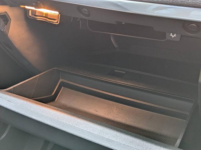 Ｖ４０ Ｔ５　Ｒデザイン　黒革／純正ナビ／バックカメラ／クルーズコントロール／パドルシフト／パワーシート／シートヒーター／クリアランスソナー／アイドリングストップ／純正１８インチＡＷ／スマートキー／電動格納ミラー／（57枚目）