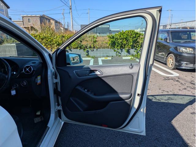 Ｂクラス Ｂ１８０　純正ナビ／地デジ／Ｂカメラ／純正１６インチアルミホイール／ＨＩＤ／オートエアコン／キーレス／（27枚目）
