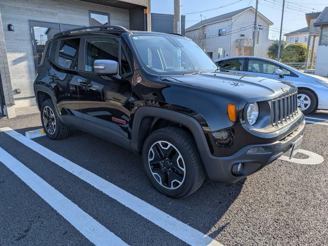ジープ・レネゲード トレイルホーク・ビーツ・エディション　４ＷＤ／バックカメラ／クルーズコントロール／ルーフレール／クリアランスソナー／ＨＩＤヘッドライト／スマートキー／（10枚目）