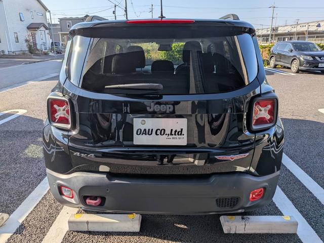 ジープ・レネゲード トレイルホーク・ビーツ・エディション　４ＷＤ／バックカメラ／クルーズコントロール／ルーフレール／クリアランスソナー／ＨＩＤヘッドライト／スマートキー／（13枚目）