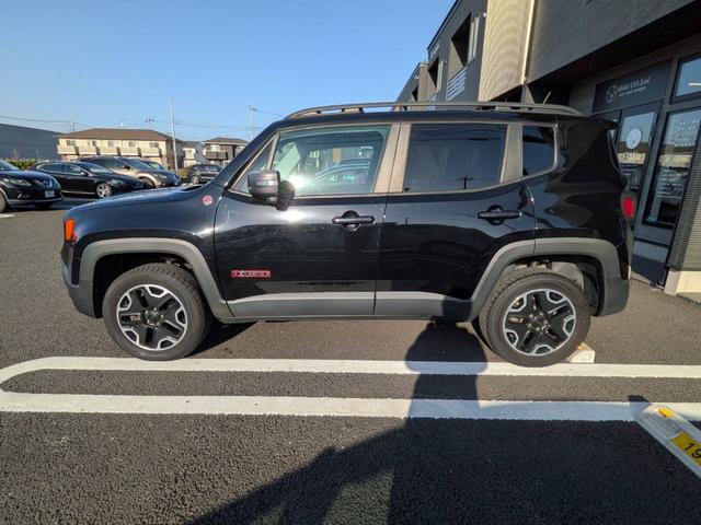 ジープ・レネゲード トレイルホーク・ビーツ・エディション　４ＷＤ／バックカメラ／クルーズコントロール／ルーフレール／クリアランスソナー／ＨＩＤヘッドライト／スマートキー／（15枚目）