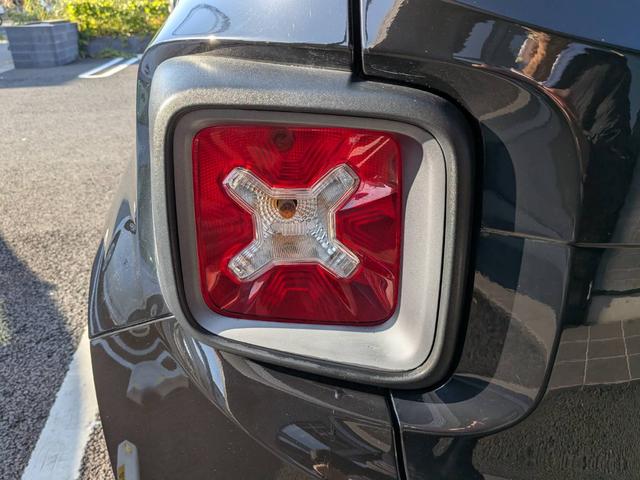 ジープ・レネゲード トレイルホーク・ビーツ・エディション　４ＷＤ／バックカメラ／クルーズコントロール／ルーフレール／クリアランスソナー／ＨＩＤヘッドライト／スマートキー／（20枚目）