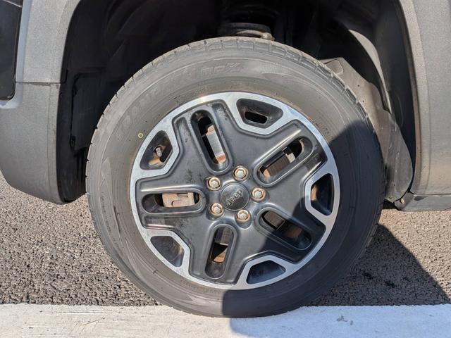 ジープ・レネゲード トレイルホーク・ビーツ・エディション　４ＷＤ／バックカメラ／クルーズコントロール／ルーフレール／クリアランスソナー／ＨＩＤヘッドライト／スマートキー／（26枚目）