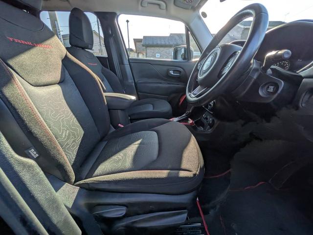 ジープ・レネゲード トレイルホーク・ビーツ・エディション　４ＷＤ／バックカメラ／クルーズコントロール／ルーフレール／クリアランスソナー／ＨＩＤヘッドライト／スマートキー／（29枚目）