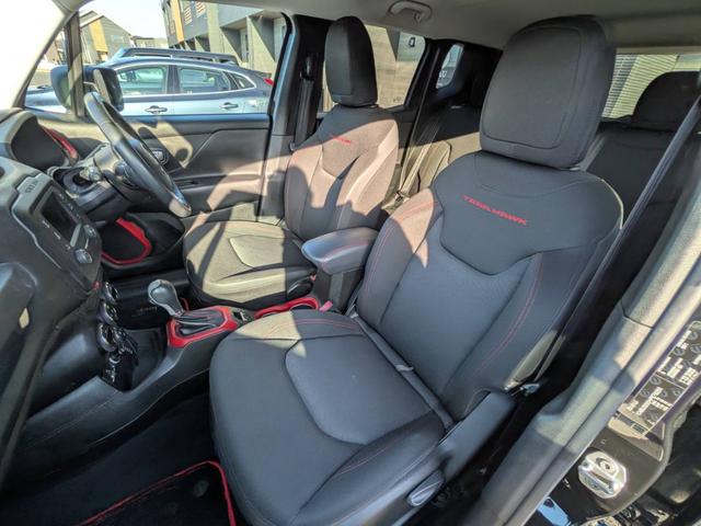 ジープ・レネゲード トレイルホーク・ビーツ・エディション　４ＷＤ／バックカメラ／クルーズコントロール／ルーフレール／クリアランスソナー／ＨＩＤヘッドライト／スマートキー／（38枚目）