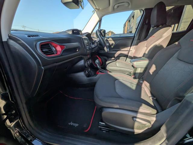 ジープ・レネゲード トレイルホーク・ビーツ・エディション　４ＷＤ／バックカメラ／クルーズコントロール／ルーフレール／クリアランスソナー／ＨＩＤヘッドライト／スマートキー／（39枚目）