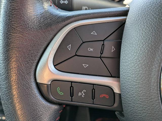 ジープ・レネゲード トレイルホーク・ビーツ・エディション　４ＷＤ／バックカメラ／クルーズコントロール／ルーフレール／クリアランスソナー／ＨＩＤヘッドライト／スマートキー／（42枚目）