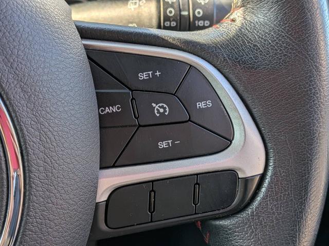 ジープ・レネゲード トレイルホーク・ビーツ・エディション　４ＷＤ／バックカメラ／クルーズコントロール／ルーフレール／クリアランスソナー／ＨＩＤヘッドライト／スマートキー／（43枚目）