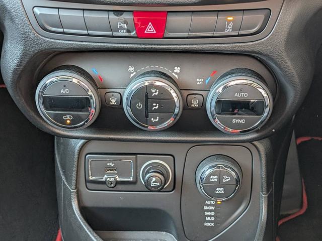 ジープ・レネゲード トレイルホーク・ビーツ・エディション　４ＷＤ／バックカメラ／クルーズコントロール／ルーフレール／クリアランスソナー／ＨＩＤヘッドライト／スマートキー／（52枚目）