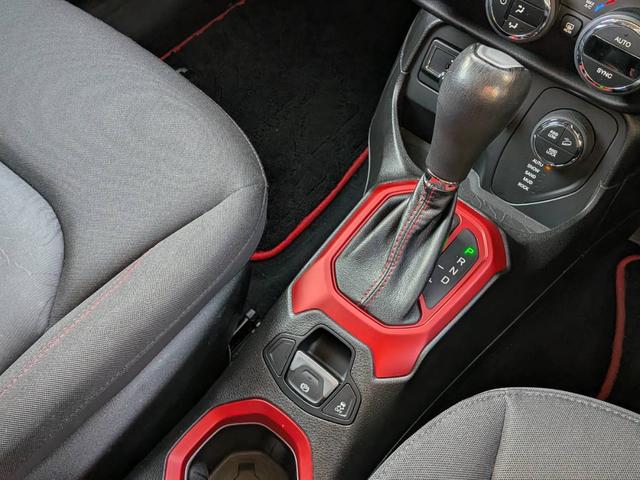 ジープ・レネゲード トレイルホーク・ビーツ・エディション　４ＷＤ／バックカメラ／クルーズコントロール／ルーフレール／クリアランスソナー／ＨＩＤヘッドライト／スマートキー／（53枚目）