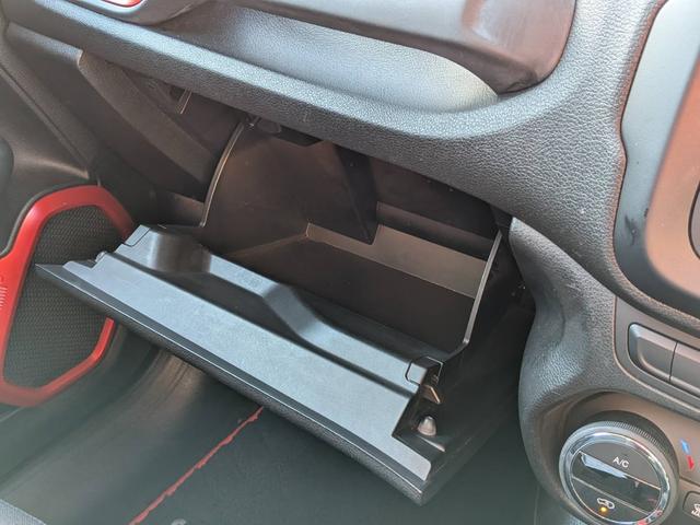 ジープ・レネゲード トレイルホーク・ビーツ・エディション　４ＷＤ／バックカメラ／クルーズコントロール／ルーフレール／クリアランスソナー／ＨＩＤヘッドライト／スマートキー／（55枚目）